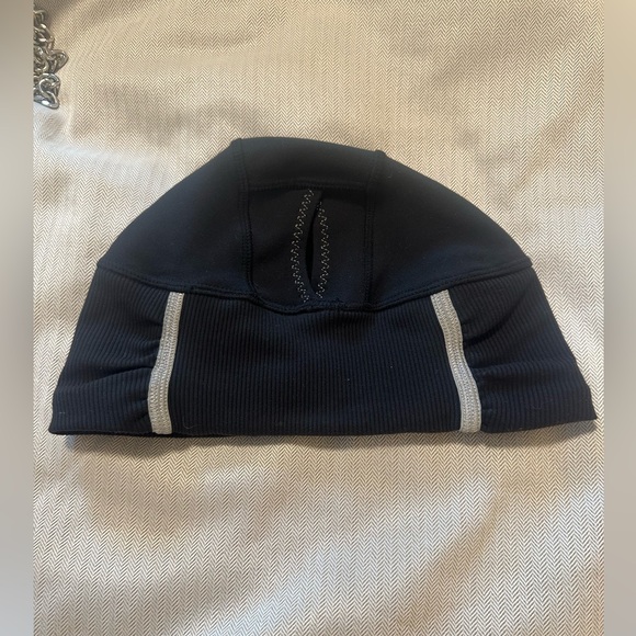 Lululemon Women’s Running Black Ponytail Beanie Hat . - Picture 1 of 4
